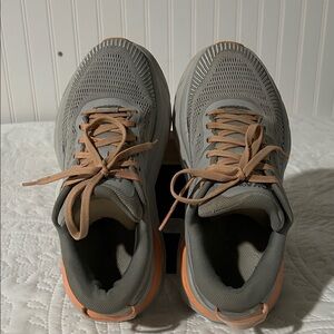 Hoka Bondi 7 Gray and Peach/Coral Athletic Shoe SZ: 7.5